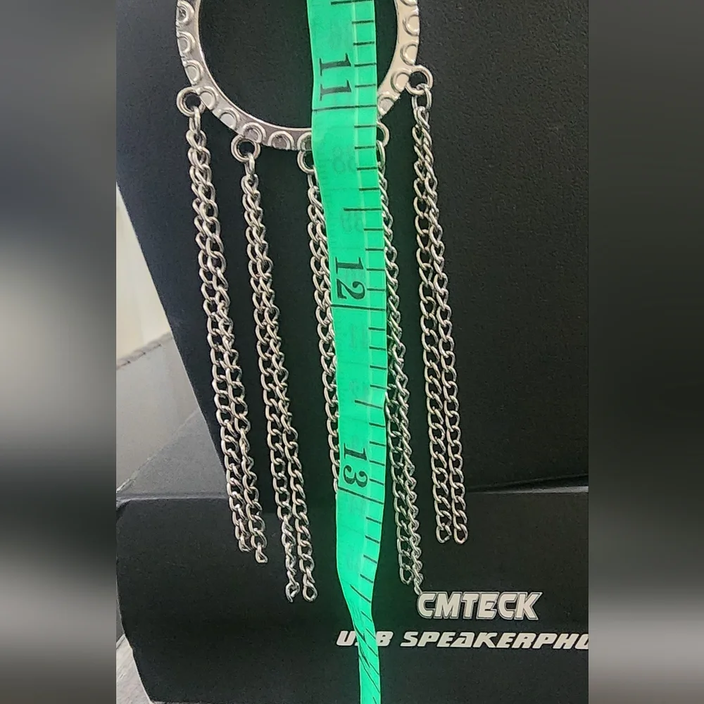 Elegant Silver Tone Chain Necklace‎ with Circular Pendant